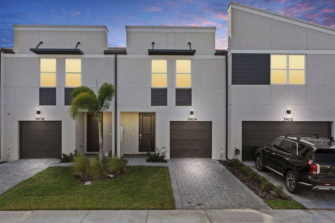ASSUME FHA 5. 5 LOAN SAVE ON YOUR MONTHLY MORTGAGE PAYMENT.