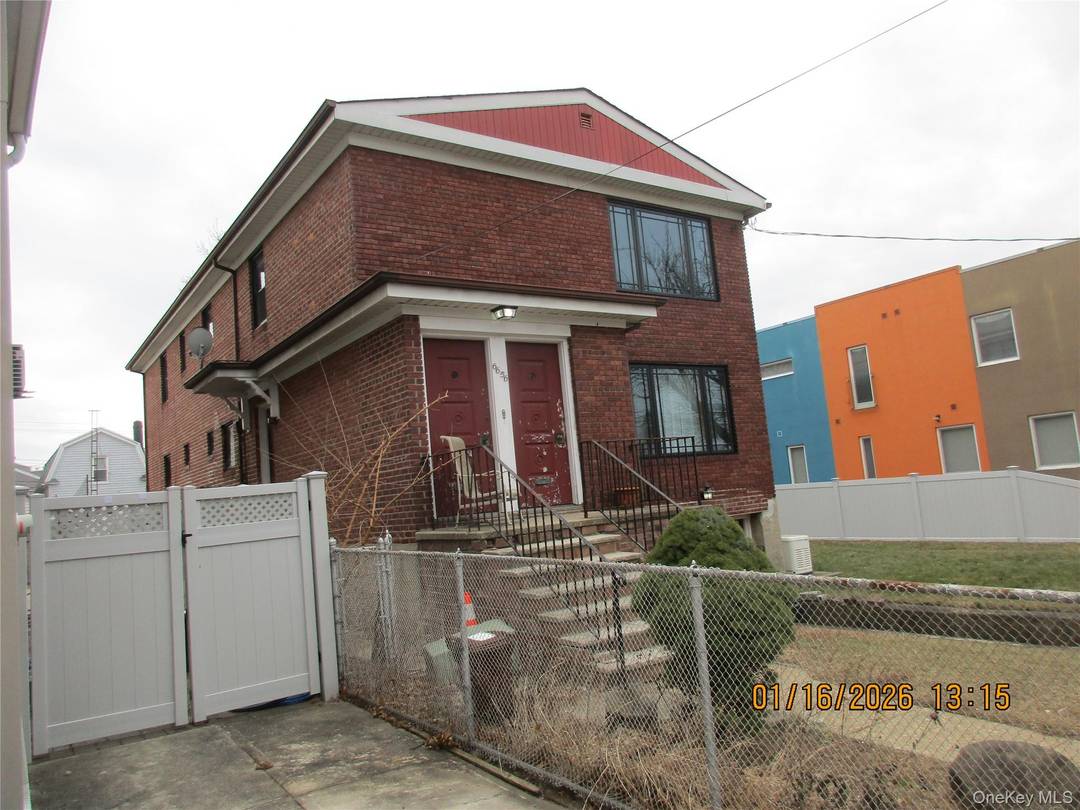 This is the largest piece of property in Middle Village.