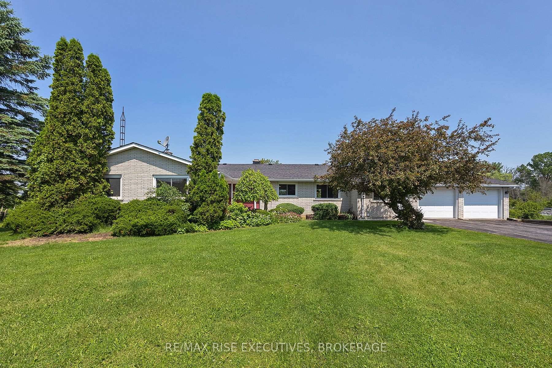 Welcome to 1128 Townline Road, Napanee where country charm meets versatility on 16.