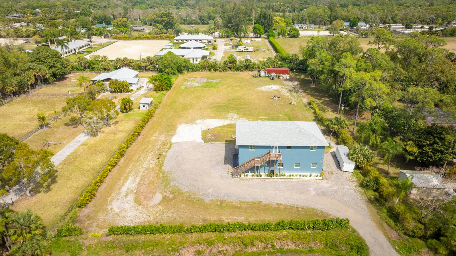 NEW CONSTRUCTION ! 2025 CBS 3 BEDROOM 3 BATHROOM 2 STORY BARNDOMINIUM ON 2 CLEARED ACRES.
