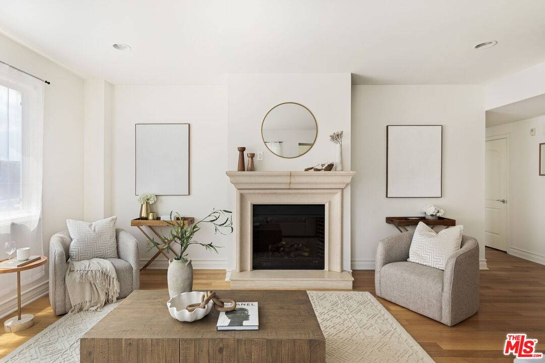 325   Arnaz Dr 2BR Beverly Grove La