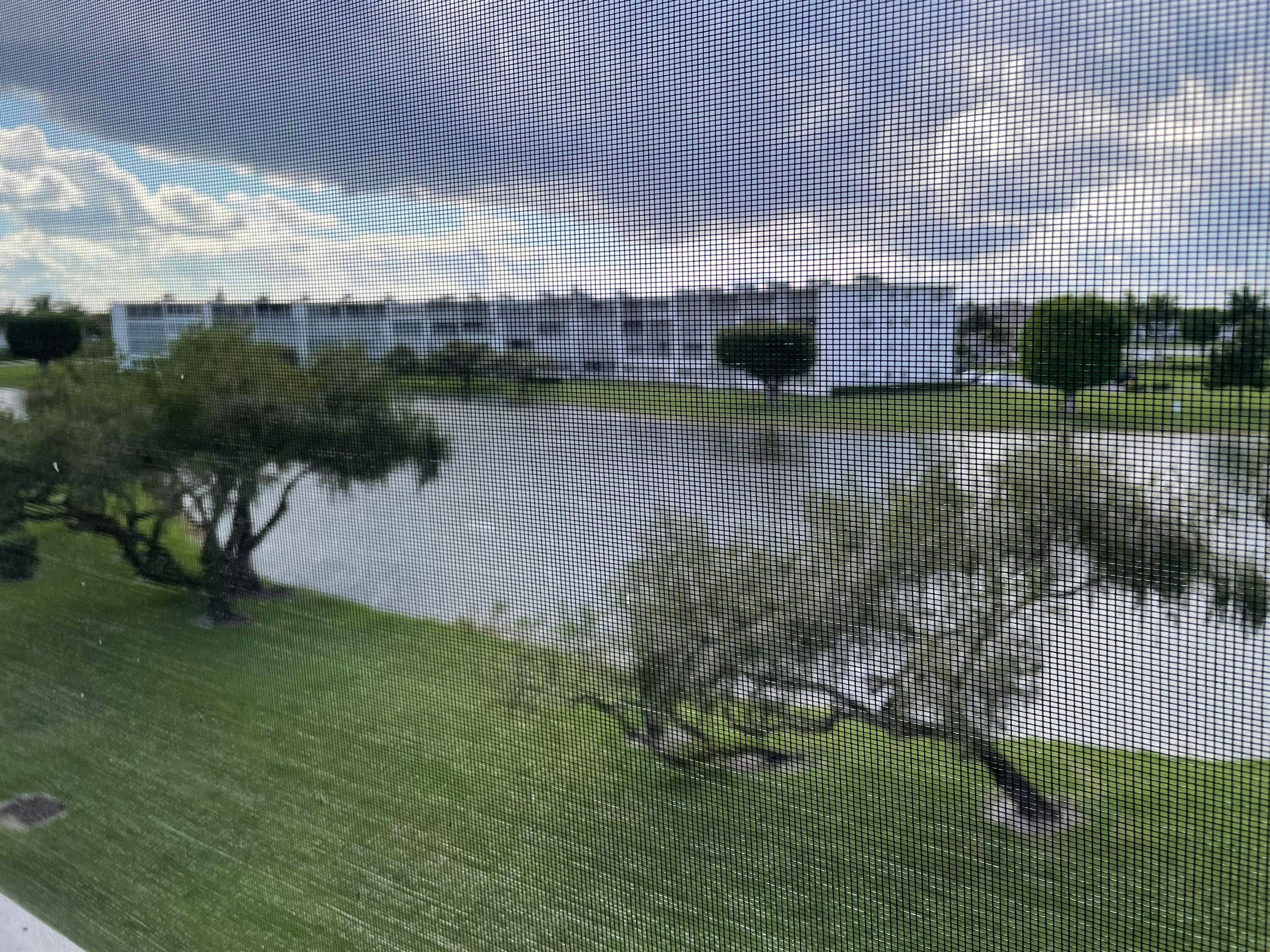 Spectacular 2 bedroom 2 bath 3 floor with panoramic lake view.