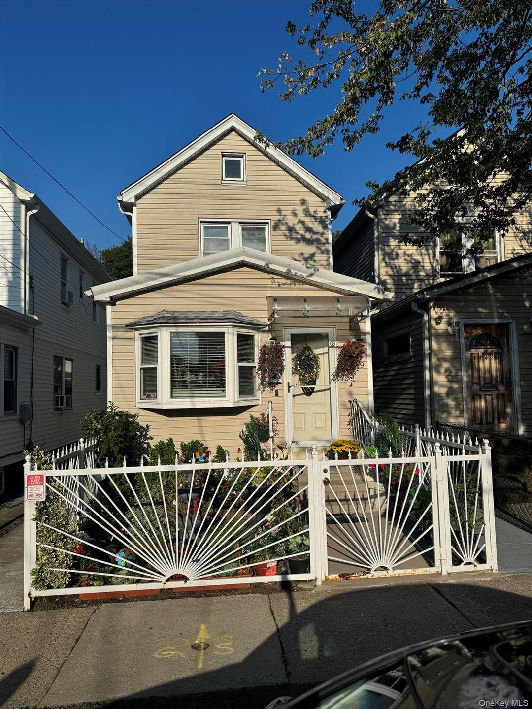 Legal single family detached home with private driveway Spacious 2 bedrooms amp ; 2 bathrooms Modern kitchen in diamond condition with upgraded plumbing amp ; electrical Fully renovated with brand ...