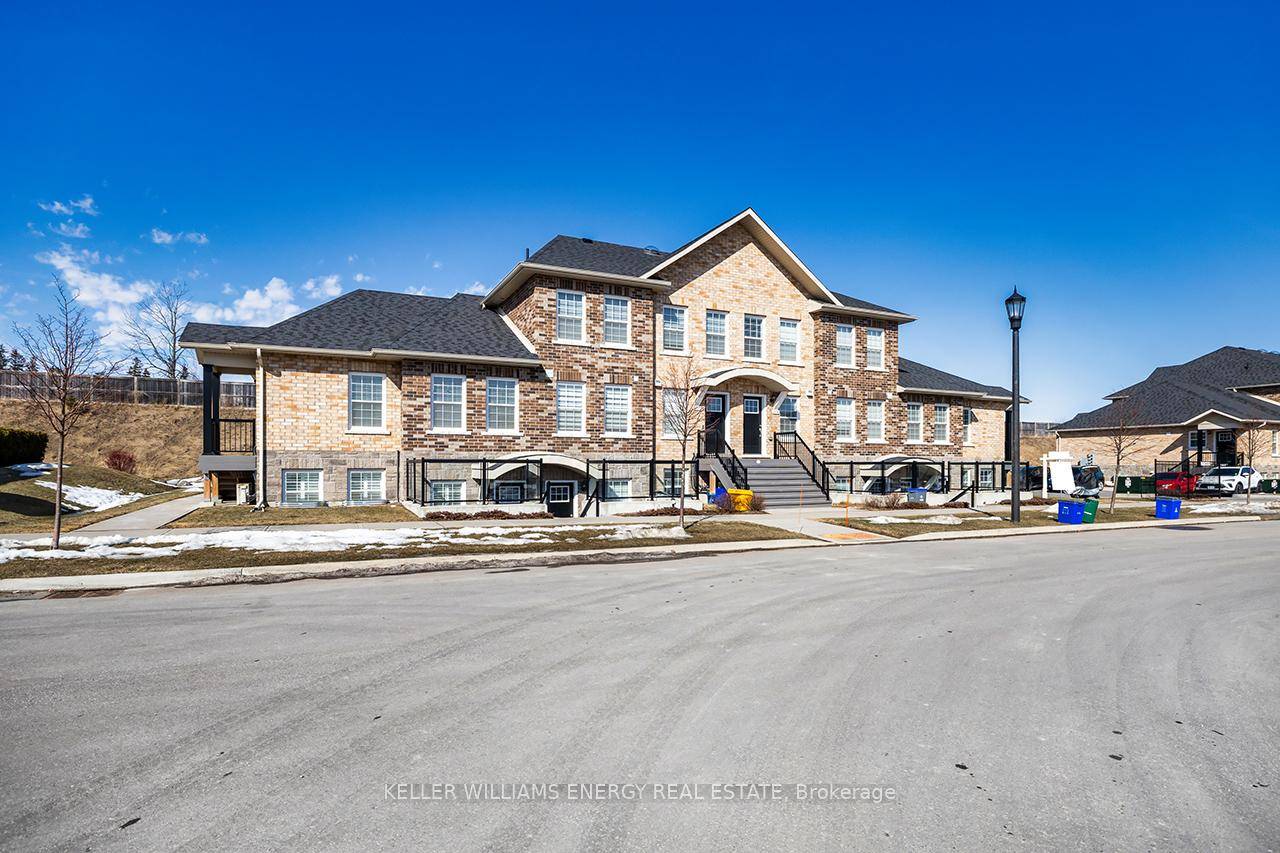 Welcome Home ! This absolutely stunning condo offers contemporary design and an unbeatable location !