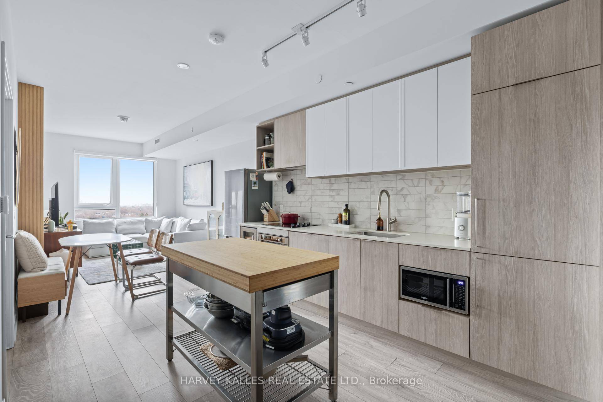 Welcome to The Forest Hill Condominiums an address that marries timeless sophistication with modern convenience in one of Torontos most sought after neighbourhoods.