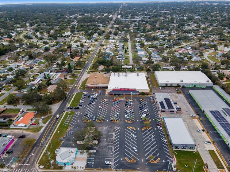 Seize the opportunity to establish your business in a prime retail space on bustling 54th Street !