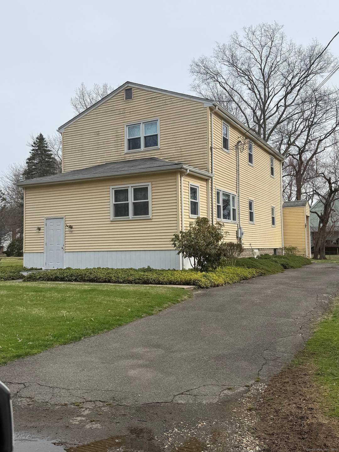 Endless Potential on 5 Acres Multi Unit Investment Opportunity !