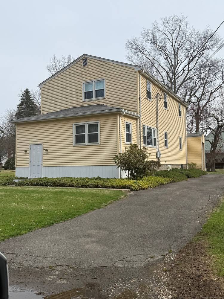 Endless Potential on 5 Acres Multi Unit Investment Opportunity !