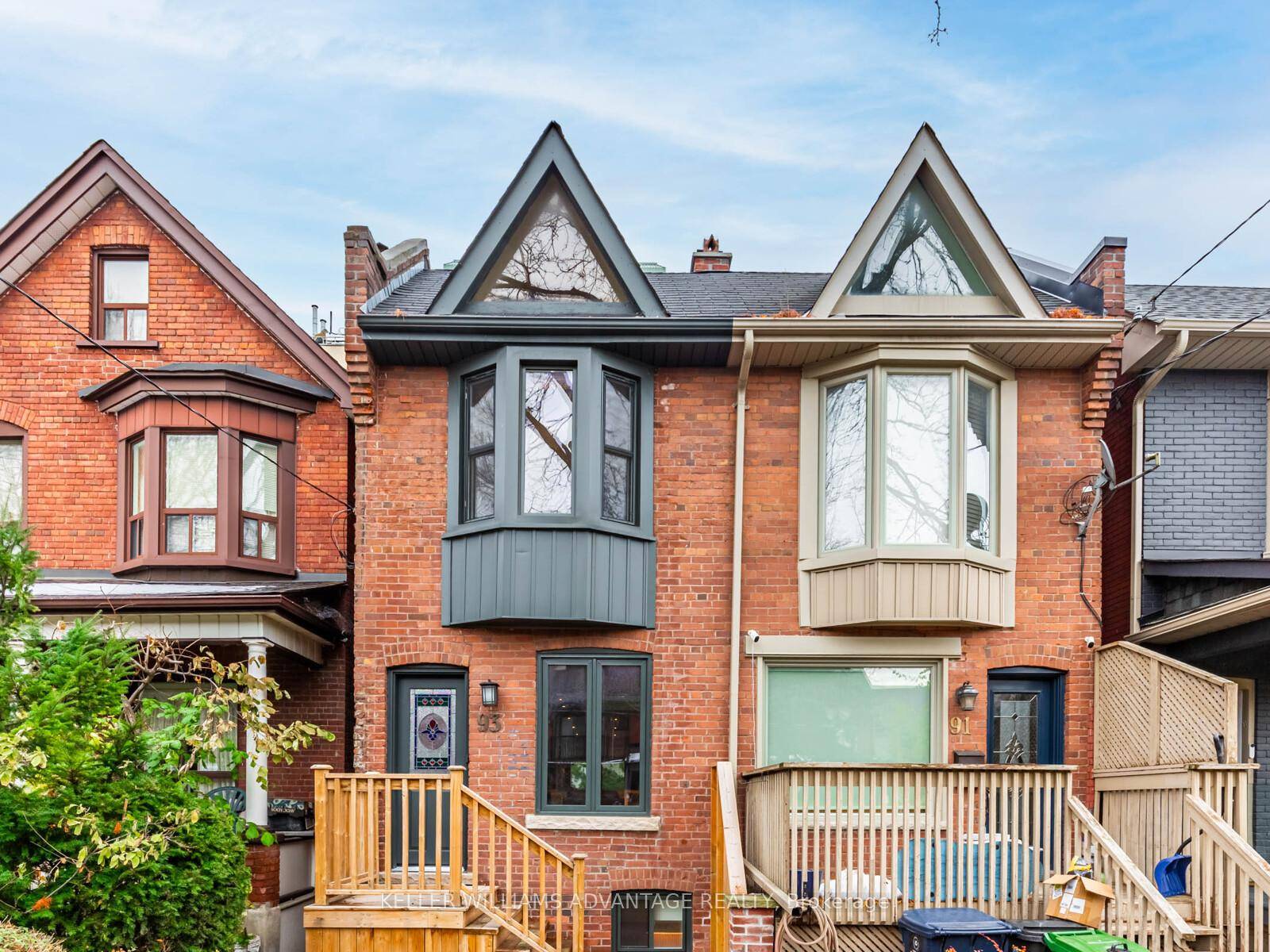 This beautiful 2 1 Bedroom Home Situated On A Fantastic Street With Parking !