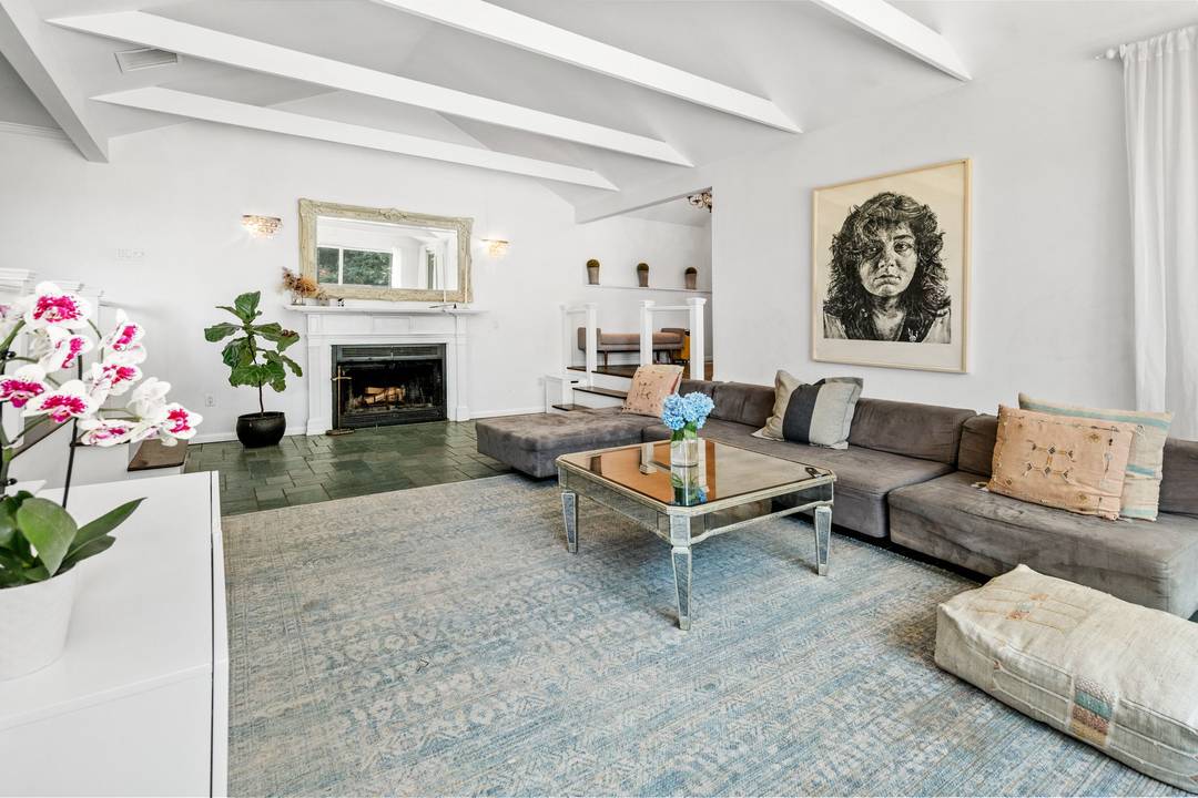 Newly decorated contemporary home just steps to a marina