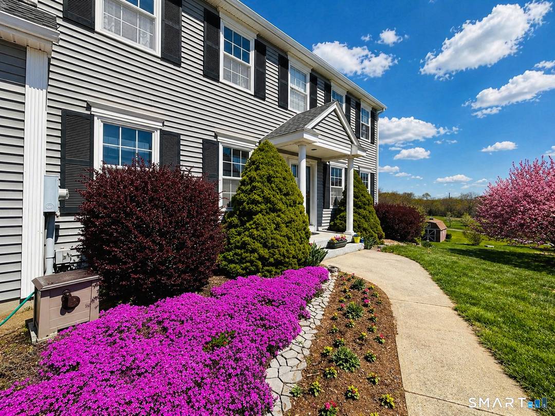 Spacious and inviting 4 bedroom, 2.