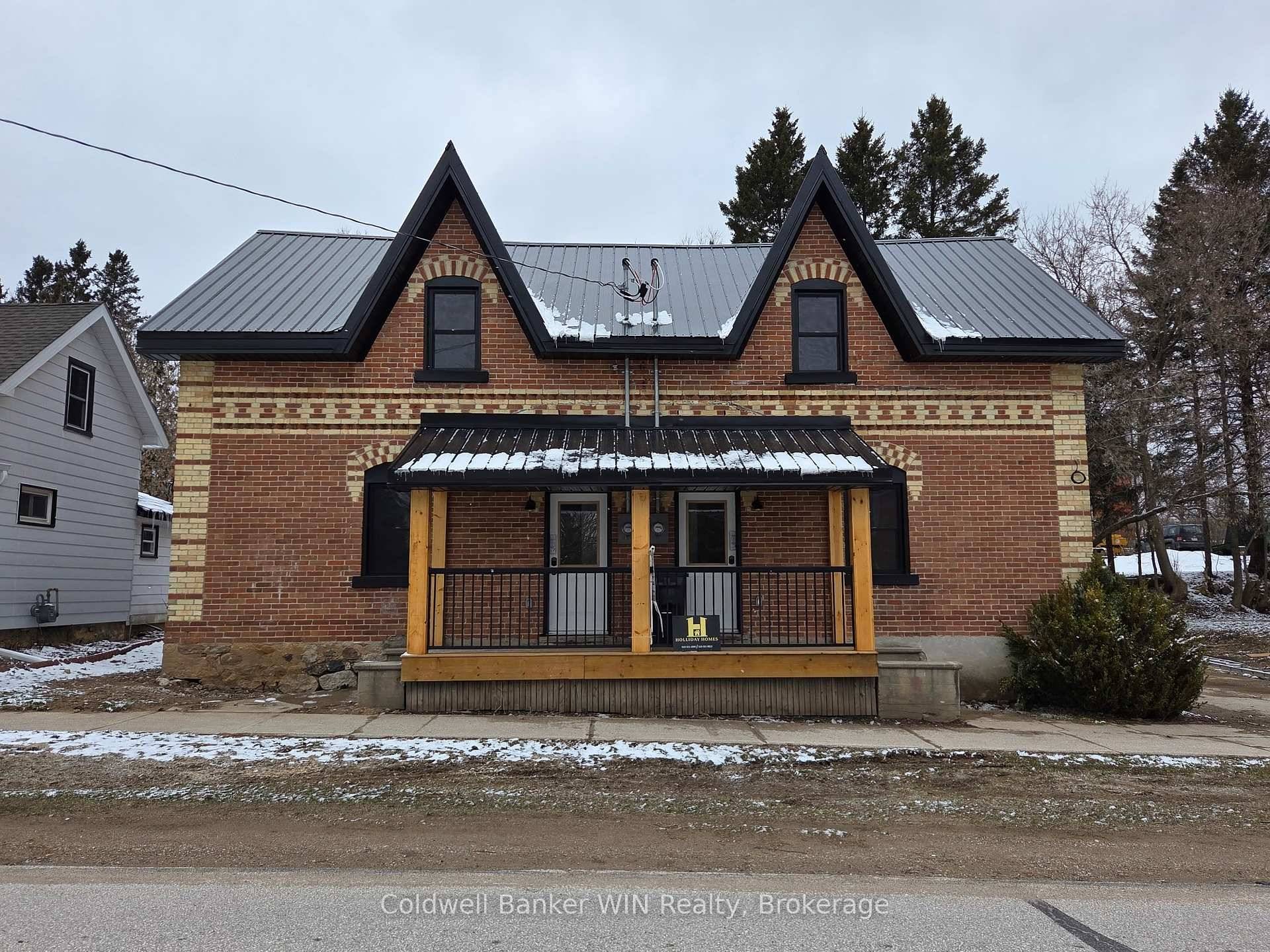 Let your tenant subsidize your mortgage costs or use this as a solid investment property.