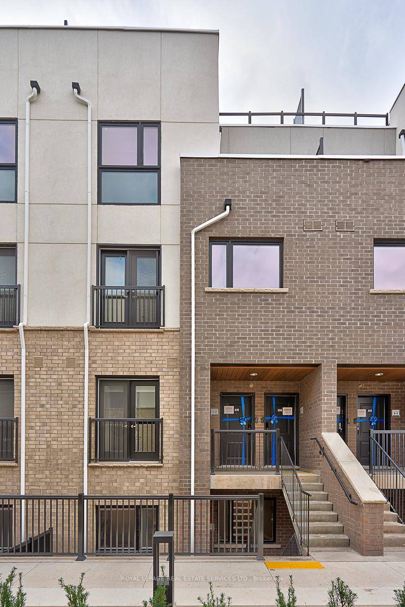Stunning stacked townhome in the heart of vibrant North Oakville !