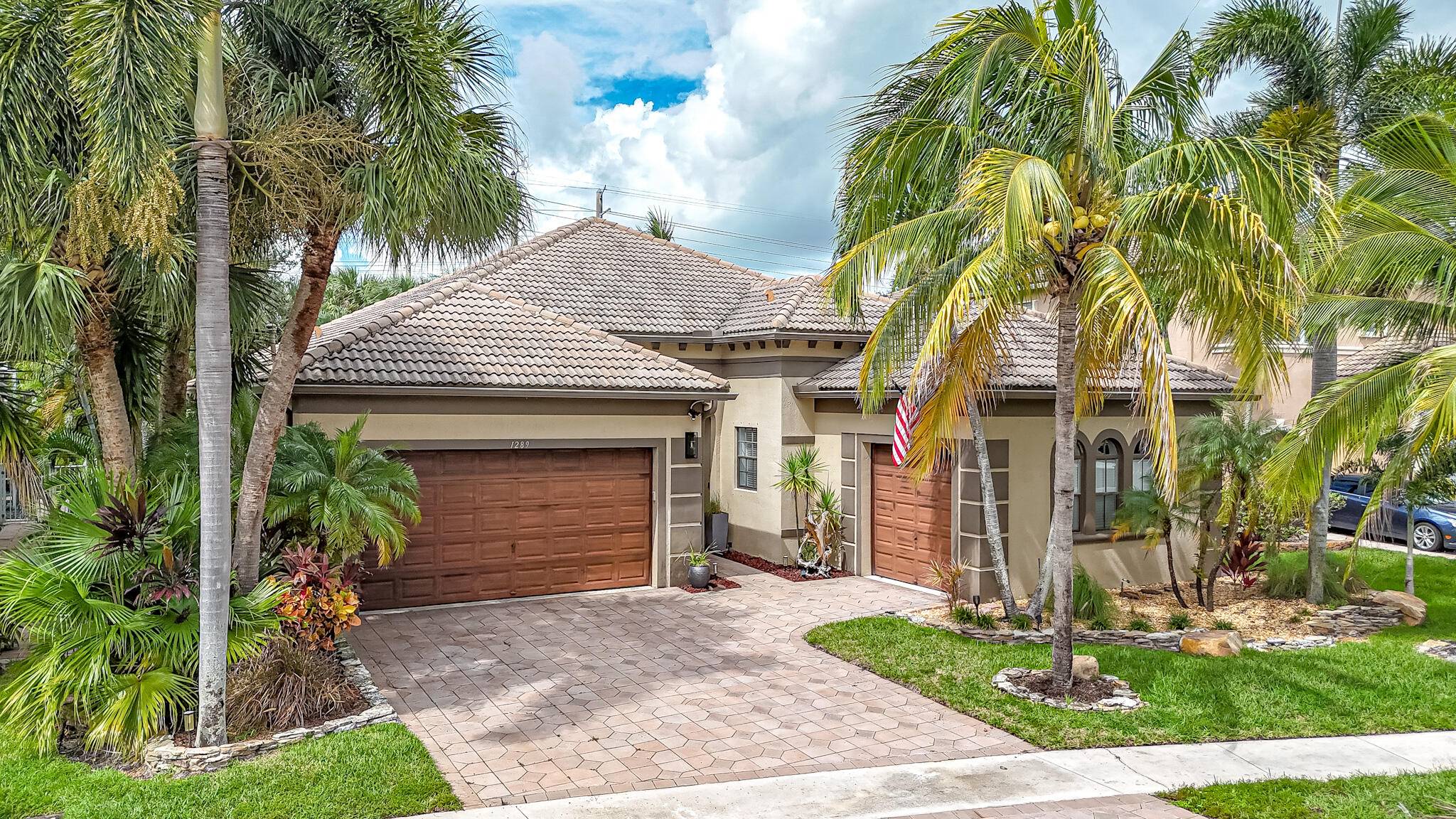 Fantastic Location ! ! ! This gorgeous 3 bed, 2.