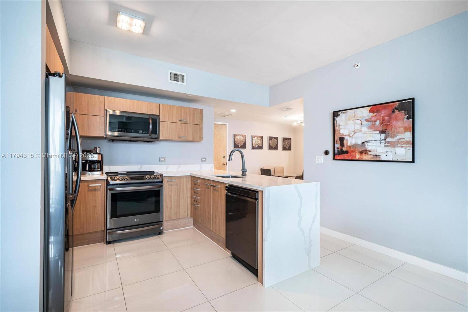 Experience luxury living in this fully furnished 2 bed 2 bath den unit with sweeping views of the Miami skyline and river.
