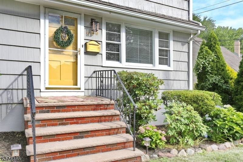 Welcome to this inviting 3 bedroom, 1.