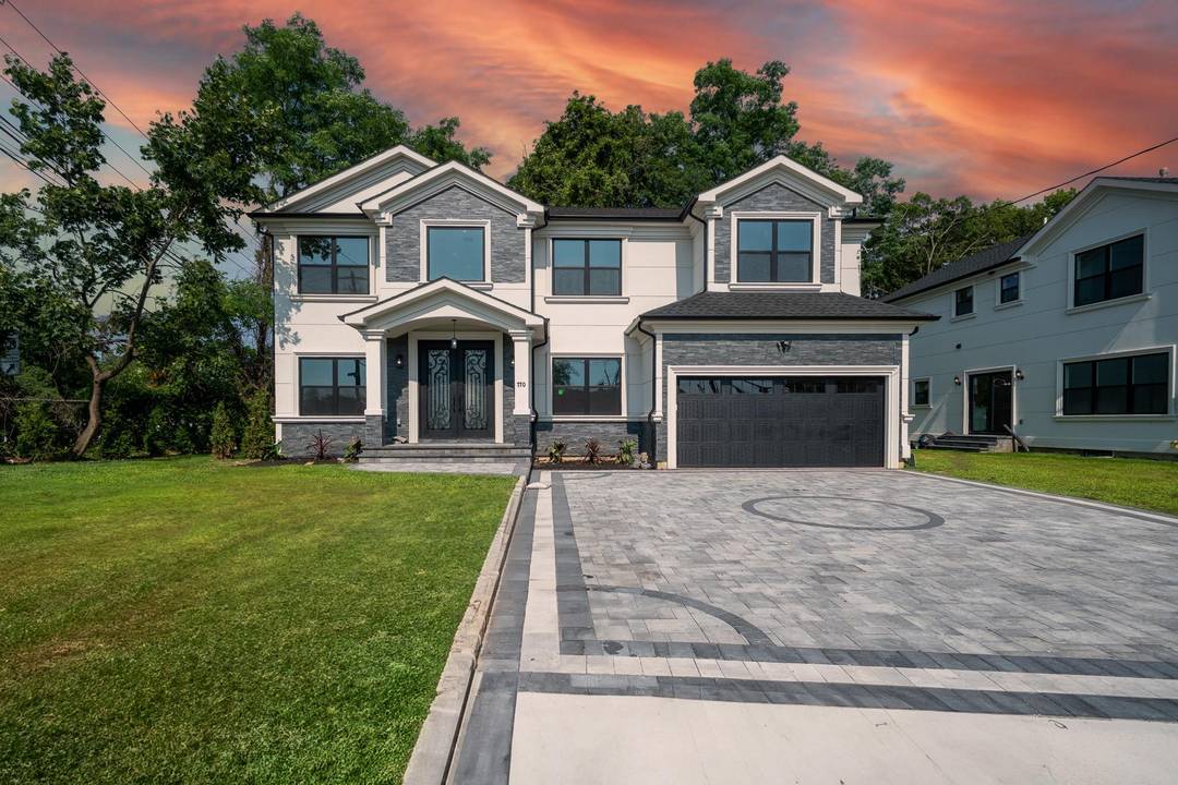 Premium New Construction Colonial in Syosset !