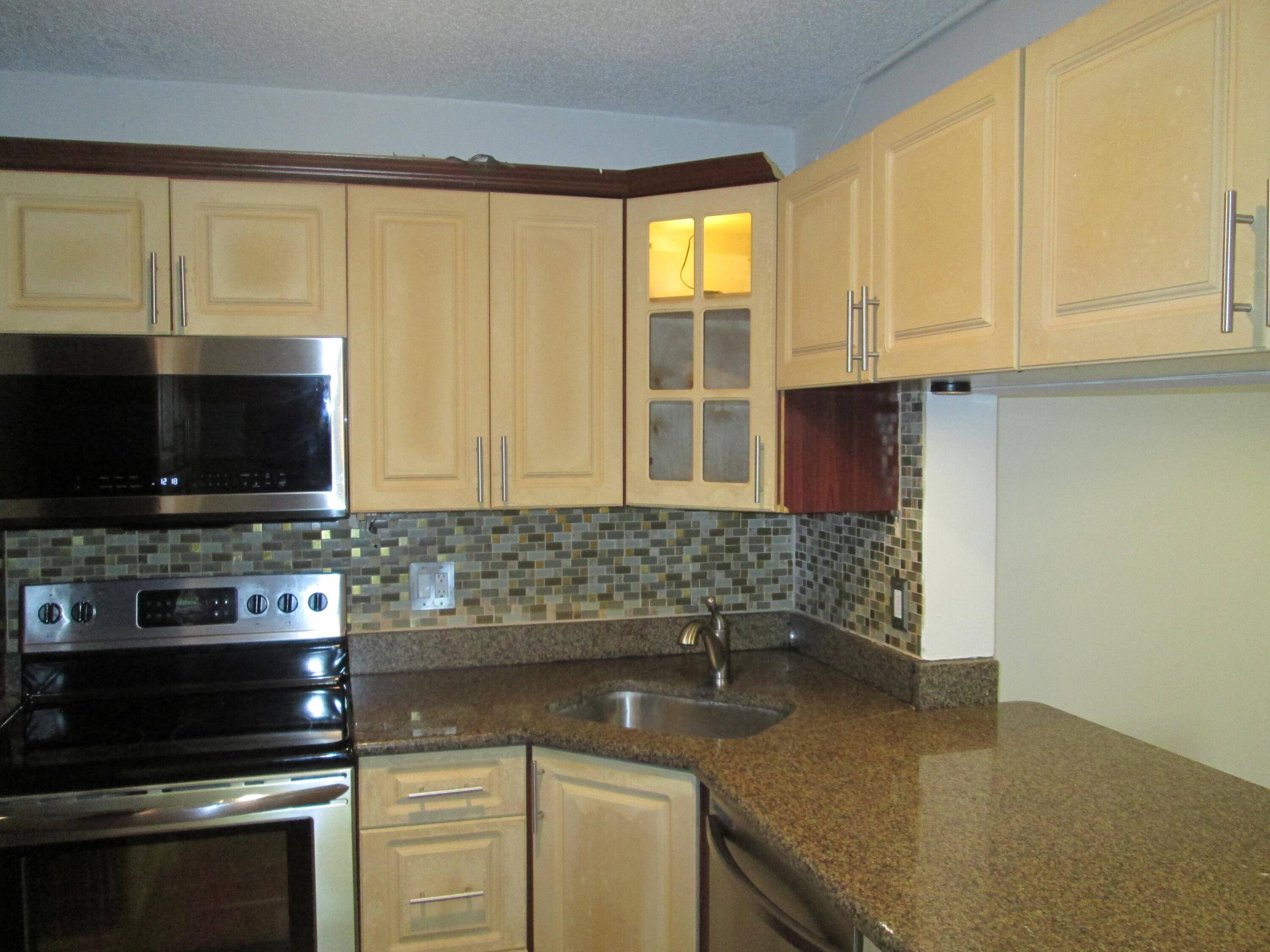 MOVE IN READY FIRST FLOOR CONDO IN CHARTER CLUB.