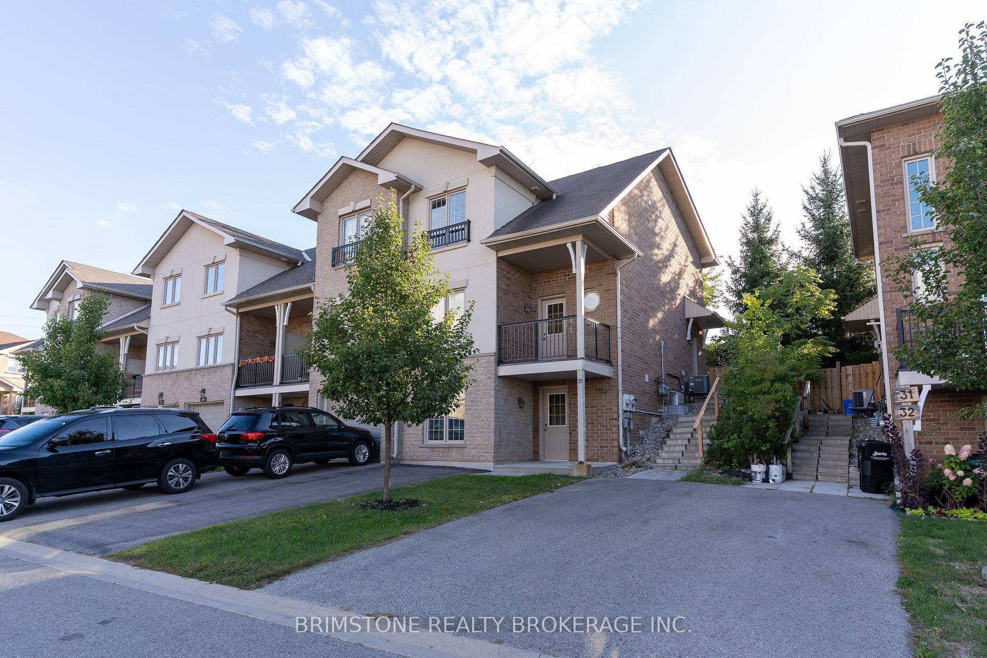 Welcome to 175 Stanley St Units 33 amp ; 34, a fantastic duplex in Barries north end !