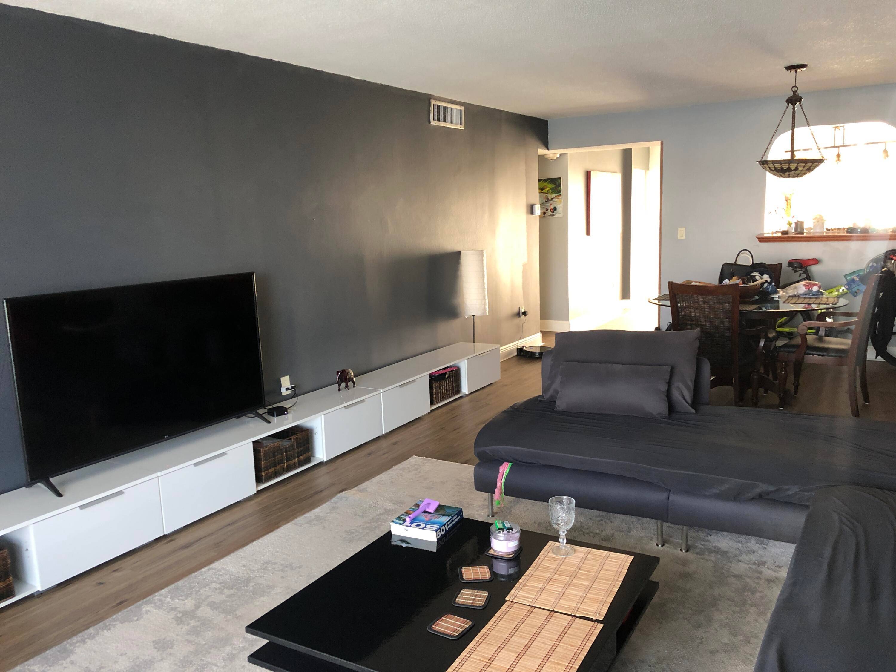 This stunning 2 bedroom, 2 bathroom unit offers incredible value and unmatched convenience !