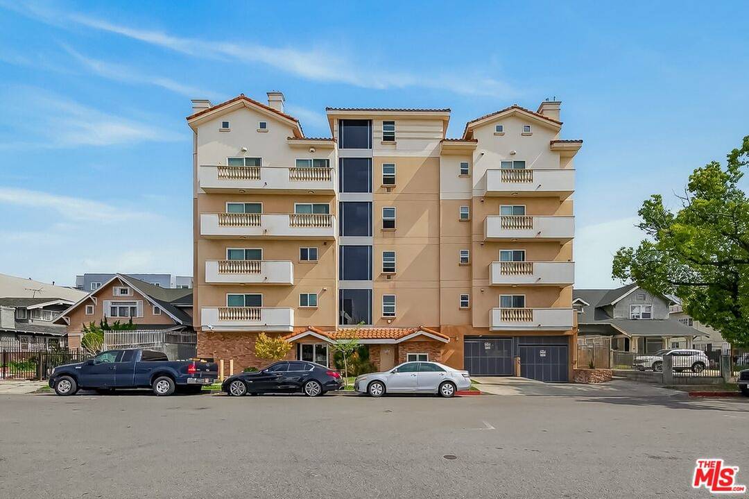 1026  S Oxford Ave 2BR La