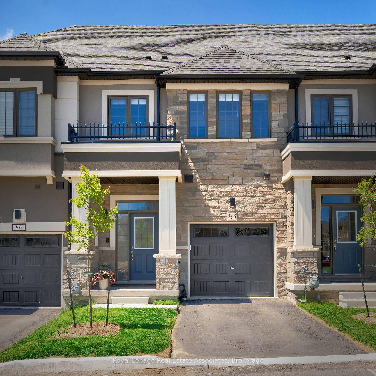 Enjoy drinking your morning coffee with a relaxing view of the pond and no back neighbours !