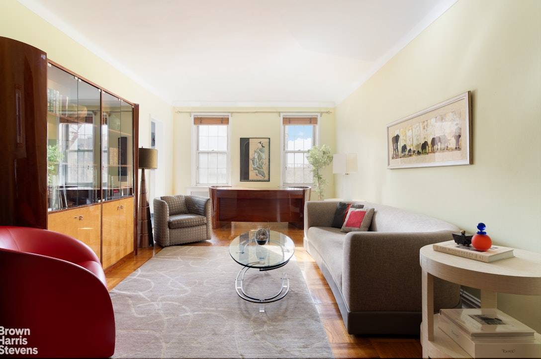 It's a rare classic ! A spacious, sun drenched two bed two bath apartment in a 1920's pre war co op, in the heart of Clinton Hill.