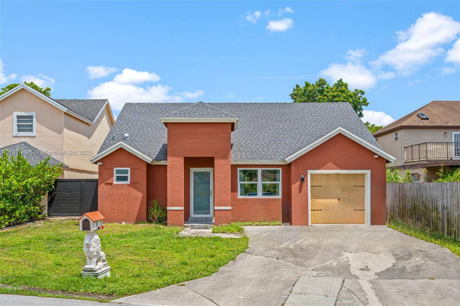 Clean and bright 3 bedroom, 2 bath single family home in the Chante Clare community.