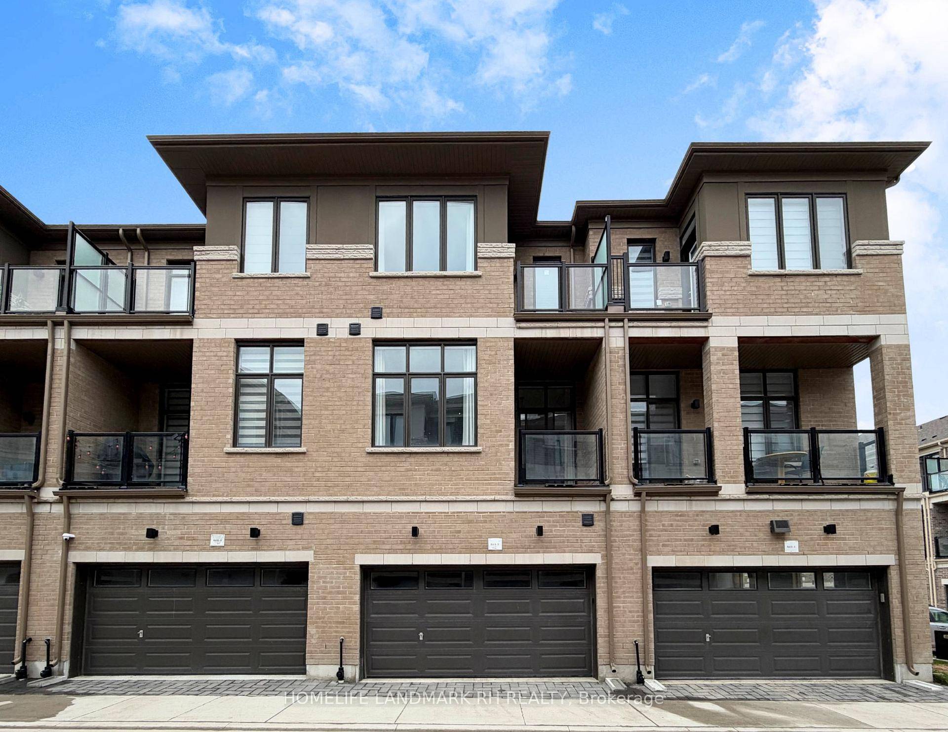 1 year New Modern Freehold 4 Bdrm Townhome In High Demand Richmond Hill Location.