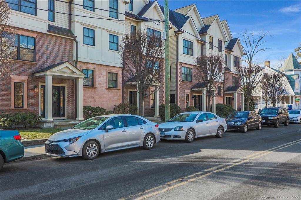 Stunning Townhouse in Downtown Stamford !