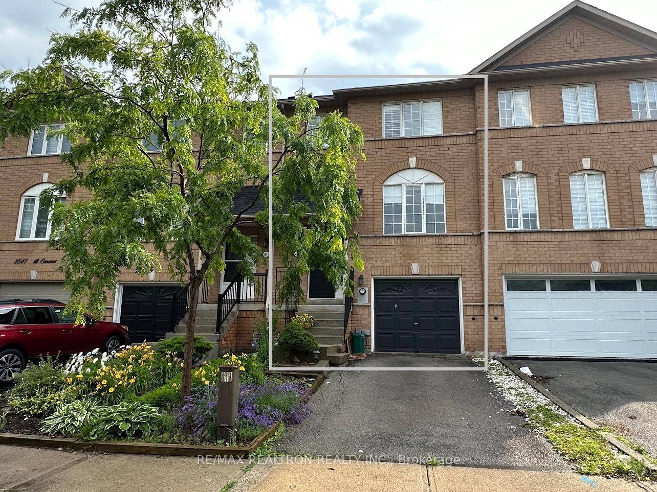 Beautiful home in sought after River Oaks neighbourhood.