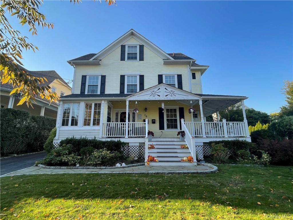 Bright duplex in multifamily house located near Wrights Island Marina in New Rochelle.