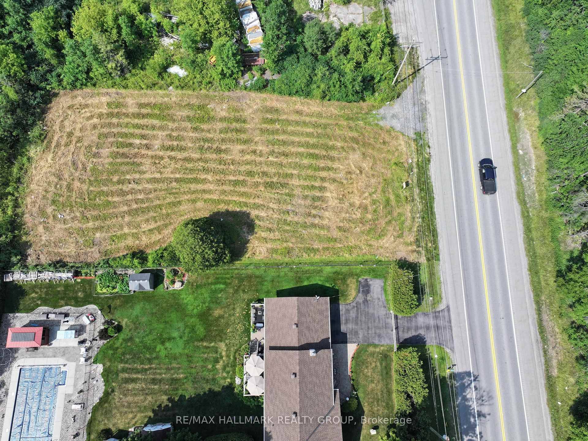 High Exposure Lot in Prime Manotick Location Build Your Dream or Investment Property !