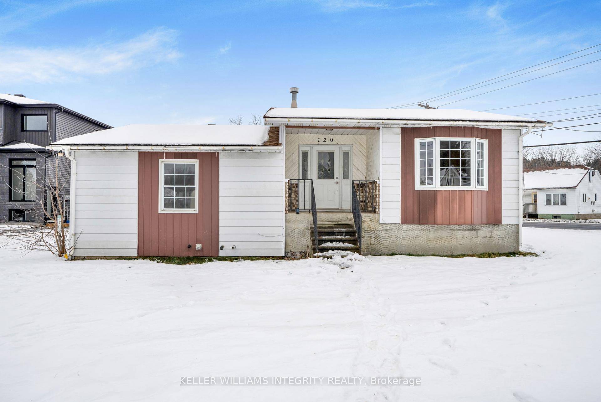 Investment Opportunity This 3 bedroom split level property, complete with a lower level In law suite, offers exceptional income potential or multigenerational living options.
