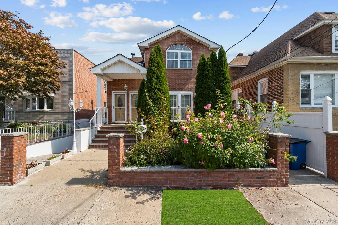 Welcome to a rare gem in the Country Club Spencer Estates area an absolutely pristine 3 over 3 multi family at 1514 Bayview Avenue.