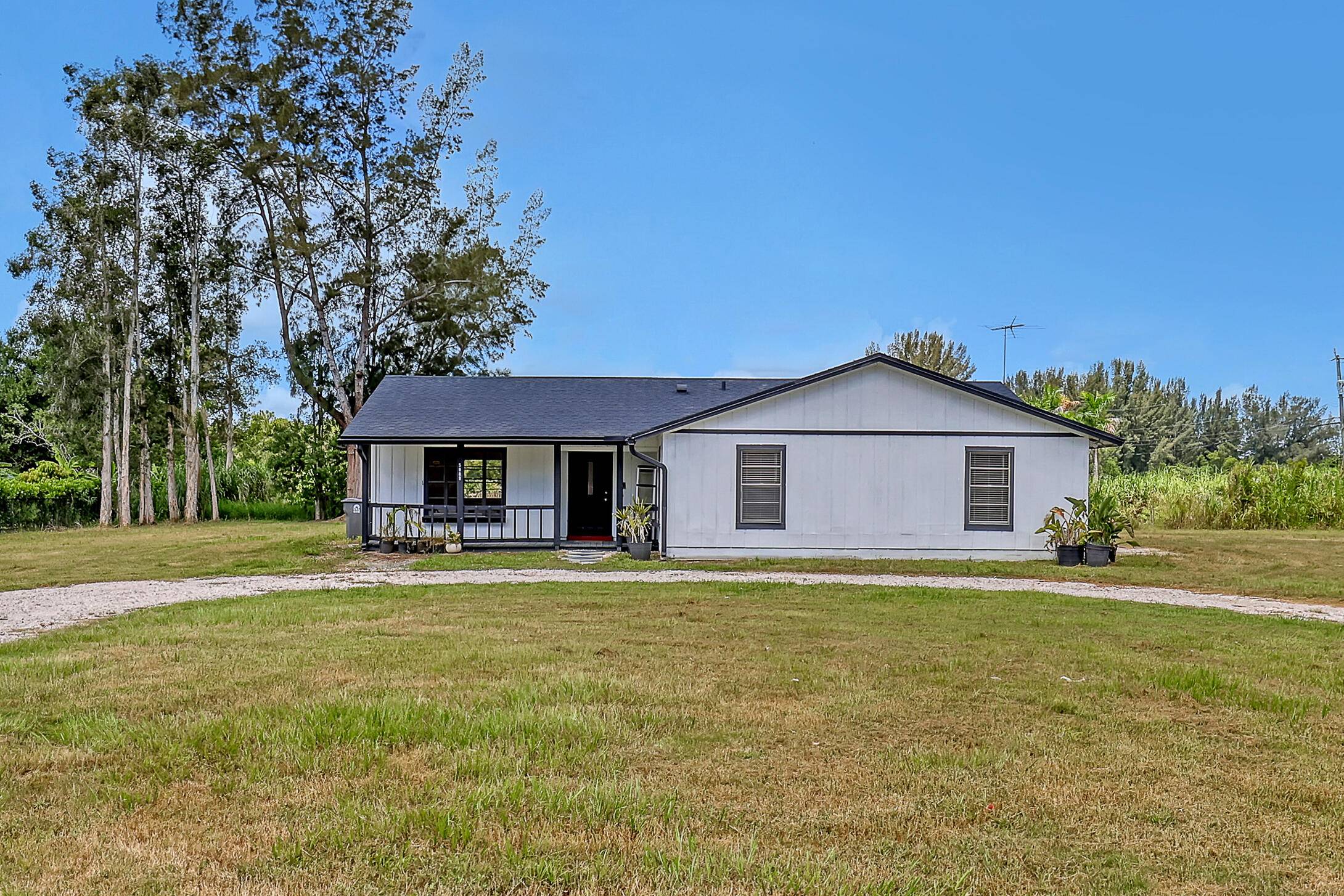 Enjoy the country life with modern amenities !