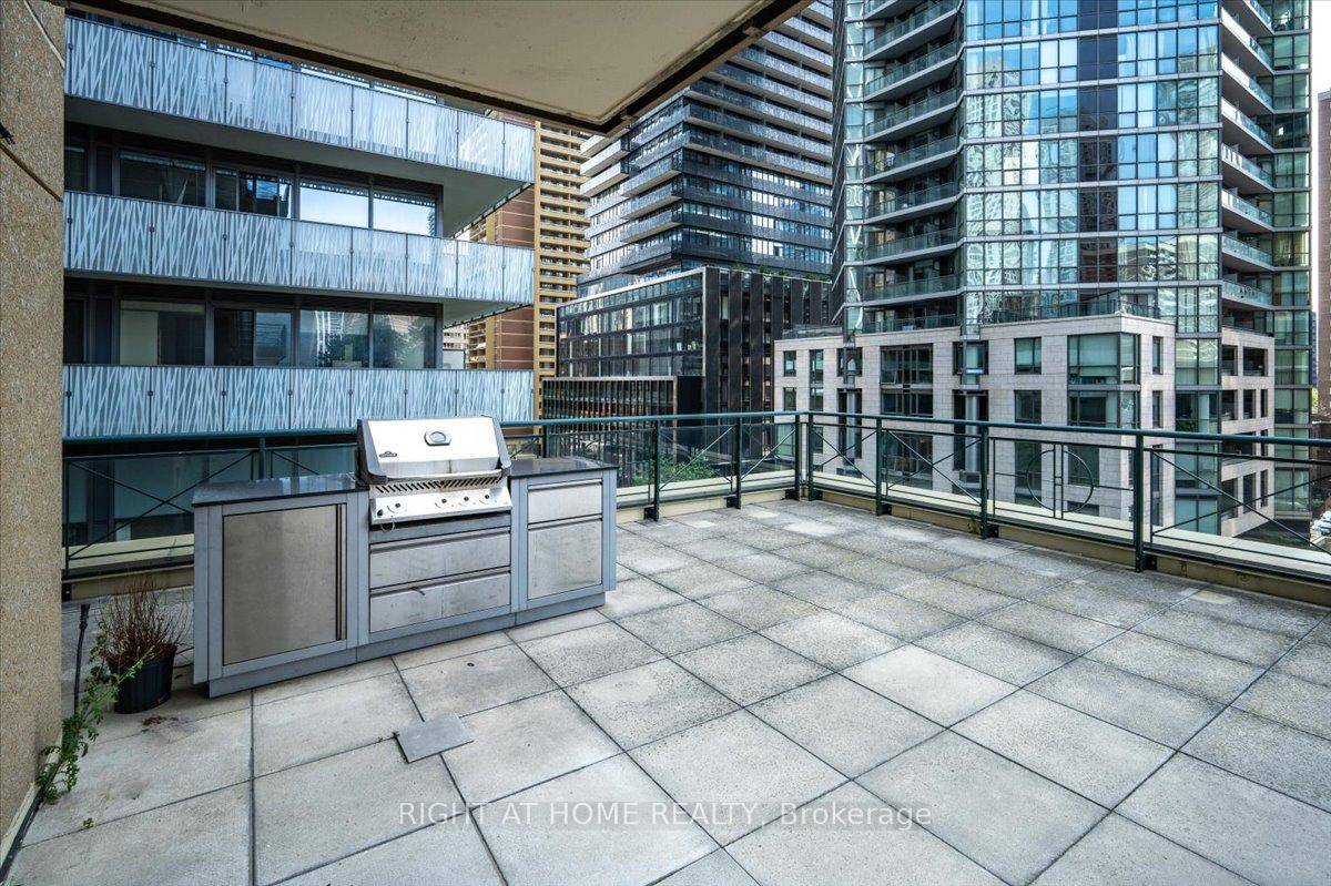 Phenomenal and unique 2 bedroom unit with oversized terrace 800 sq ft for entertaining and relaxing.