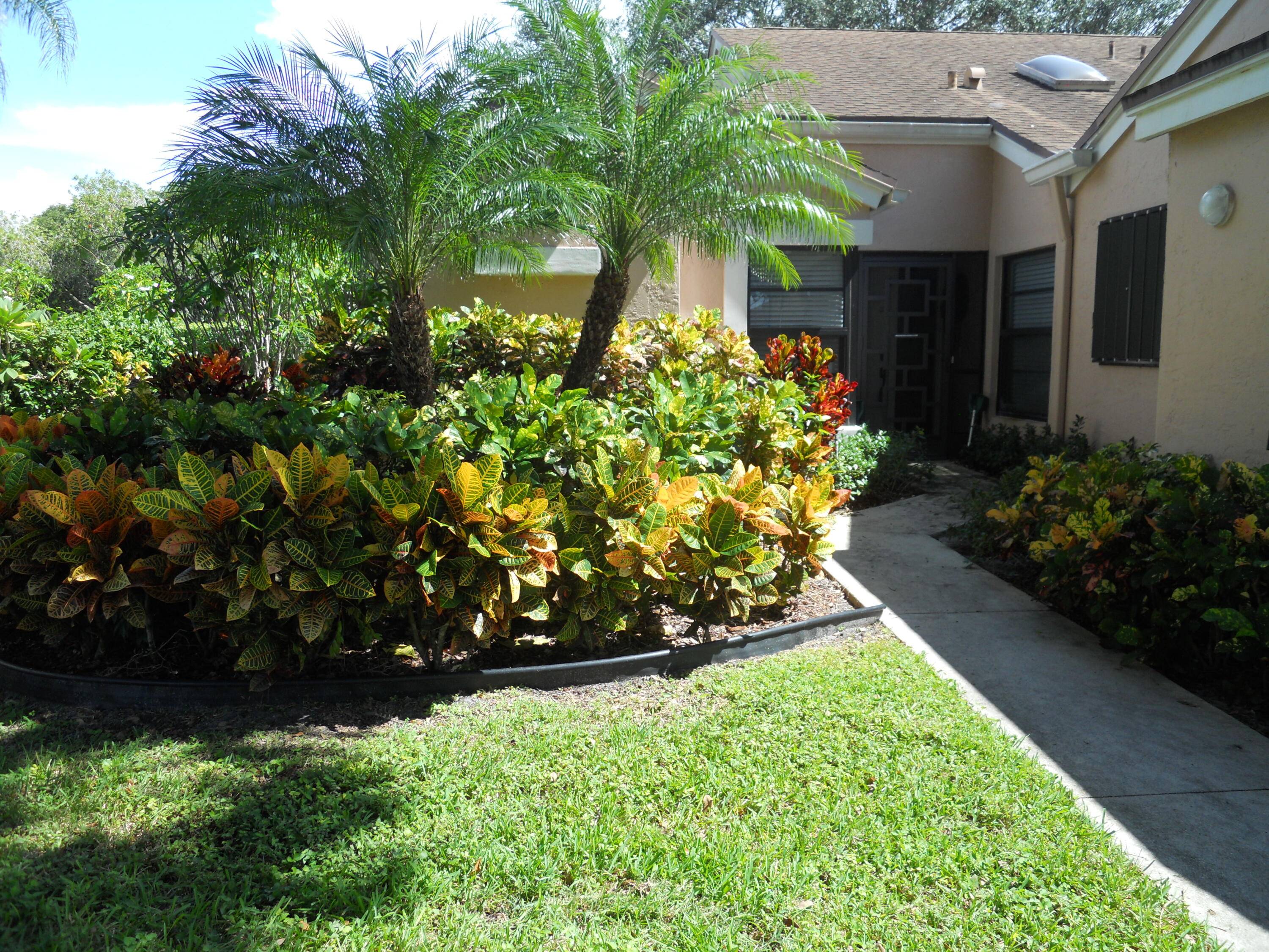Great turn key corner villa in an amazing gated 55 community near expressways, shops and 7 miles to the beach.