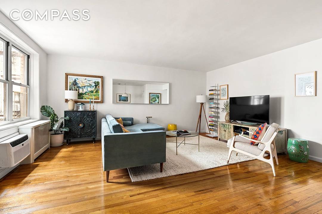 Spacious extra large one bedroom on a beautiful tree lined Upper East Side block.