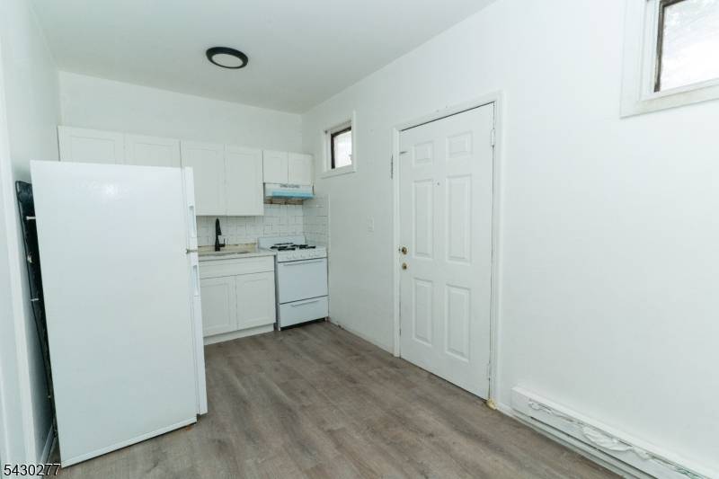 5 Unit Building for Sale on Elizabeth Ave, Elizabeth, NJ.