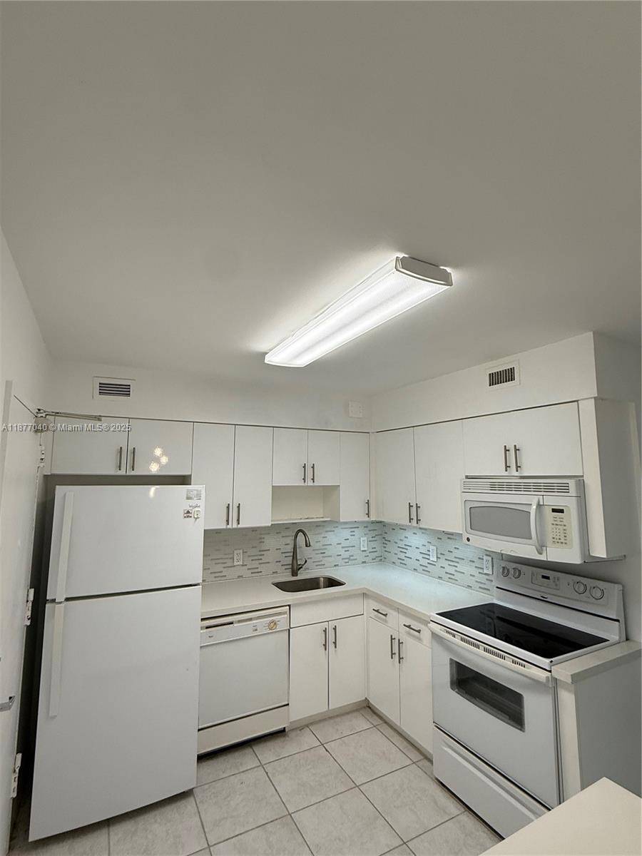 This spacious 2BD 2BA unit offers the perfect combination of lifestyle and investment potential.