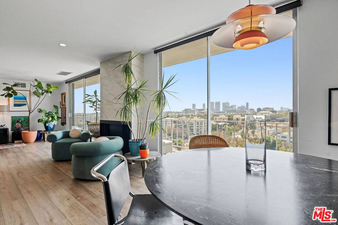100  S Doheny Dr 2BR Beverly Grove La