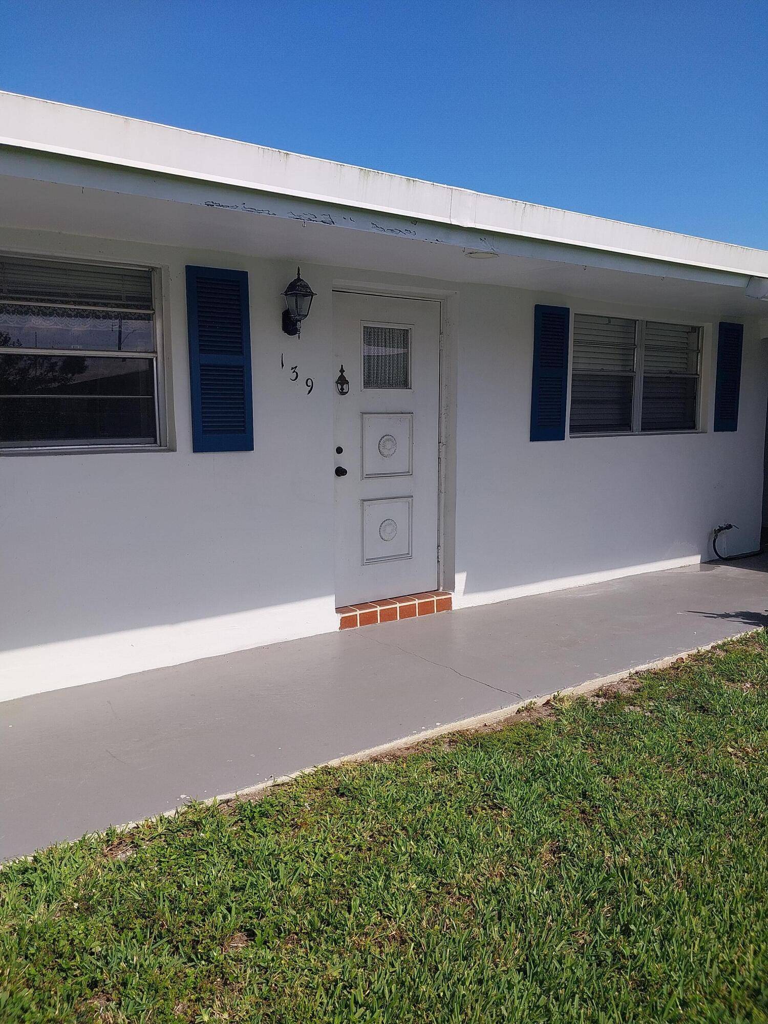 This 2 2 villa sits directly on the golf course which is free to owners !