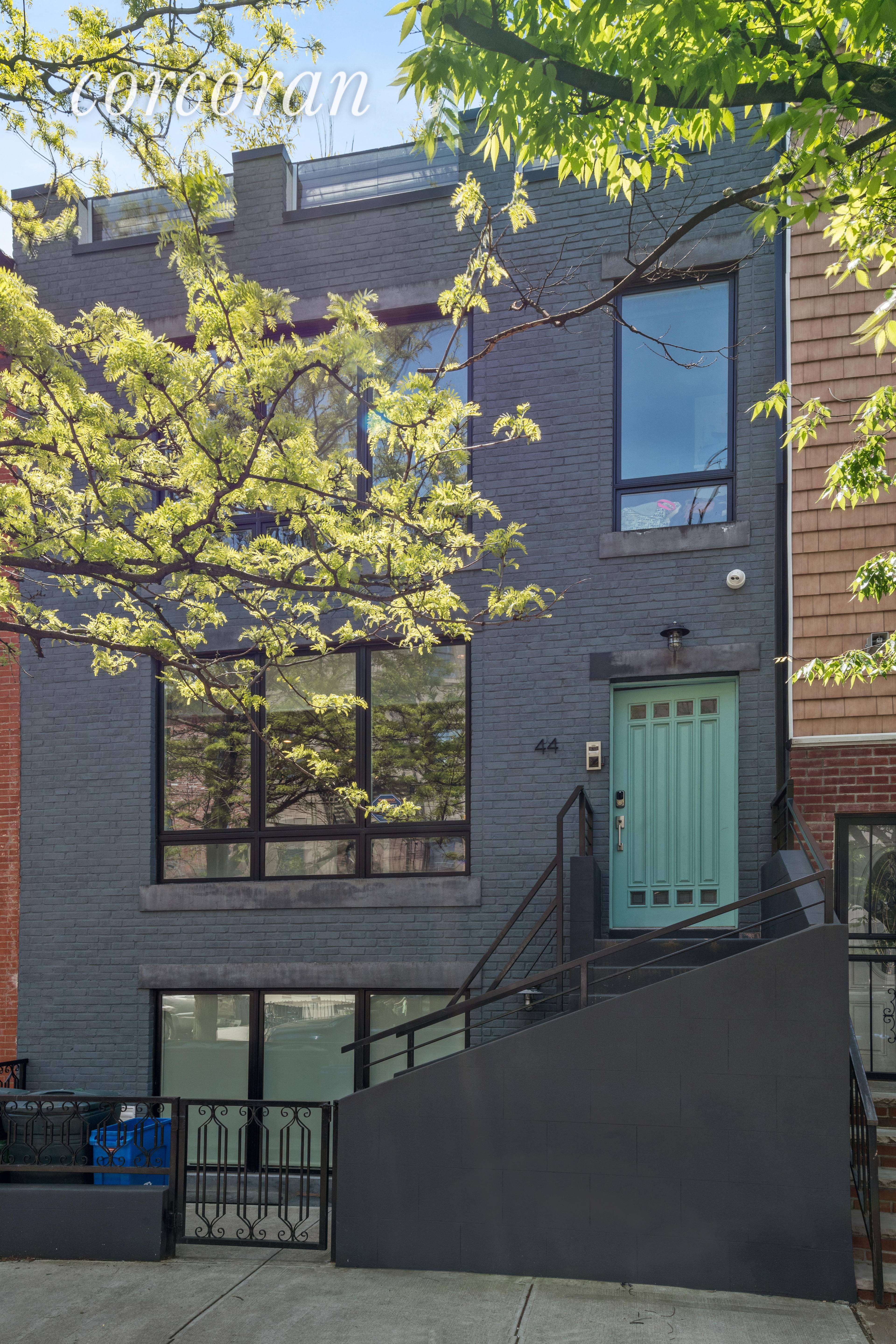 44 Madison Street is a spectacular 20 ft.