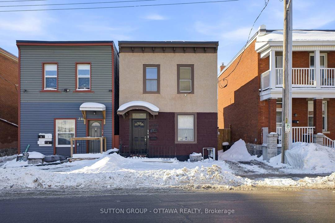 Welcome to this charming 1.