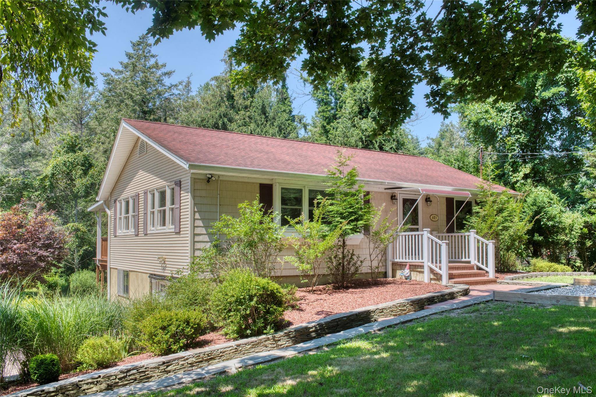Charming and private home in Green Acres in Orient Point.