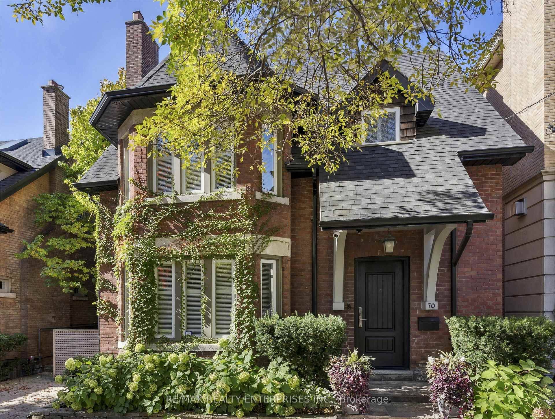 Gorgeous 4, 400 sq ft 2 1 2 Storey Beauty w Walk Out Basement situated on an Incredible 40' x 173' foot Lot gt ; Offers a refined living space ...