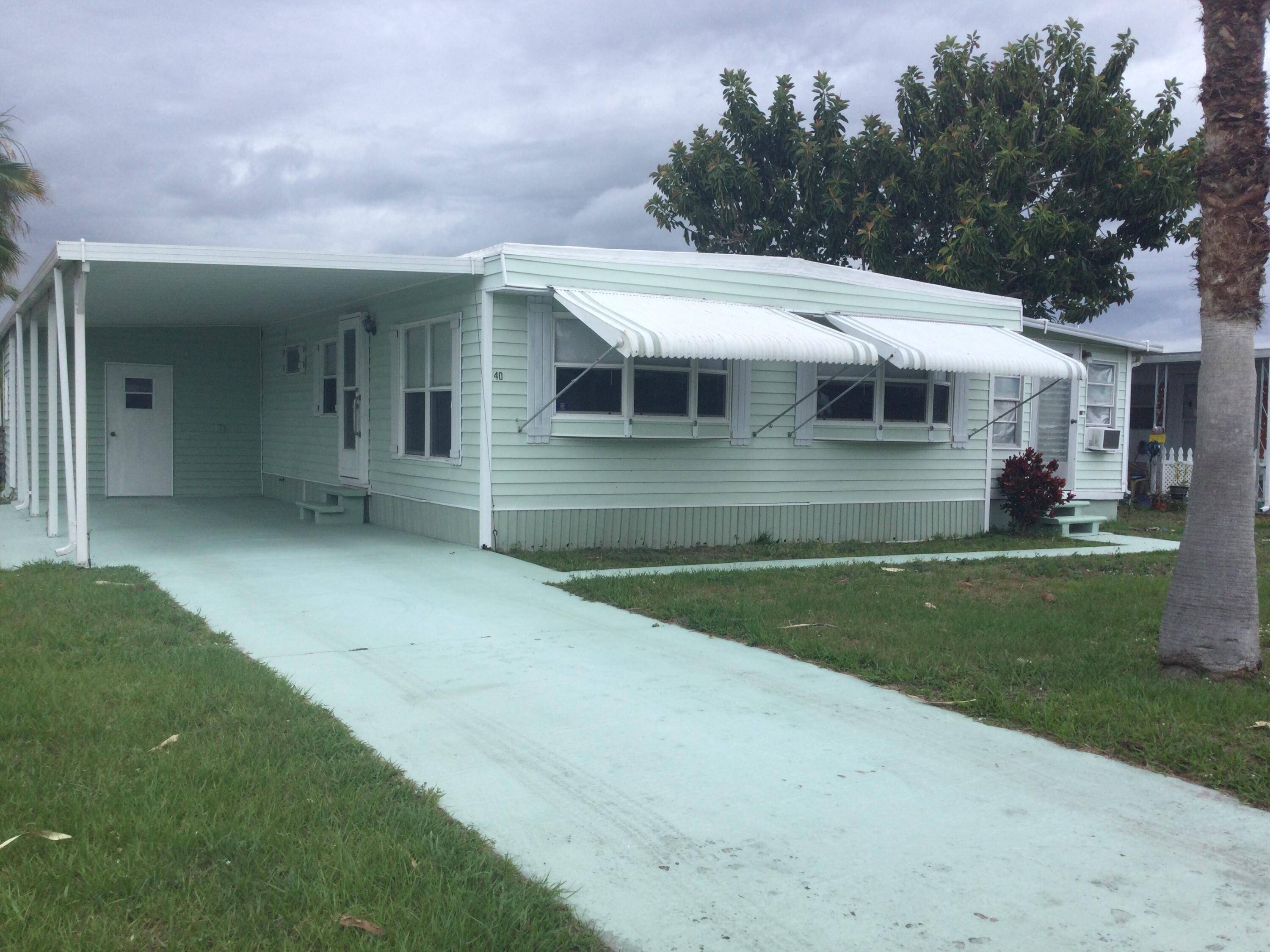 Recently refurbished home in the 55 plus community of Spanish Lakes.