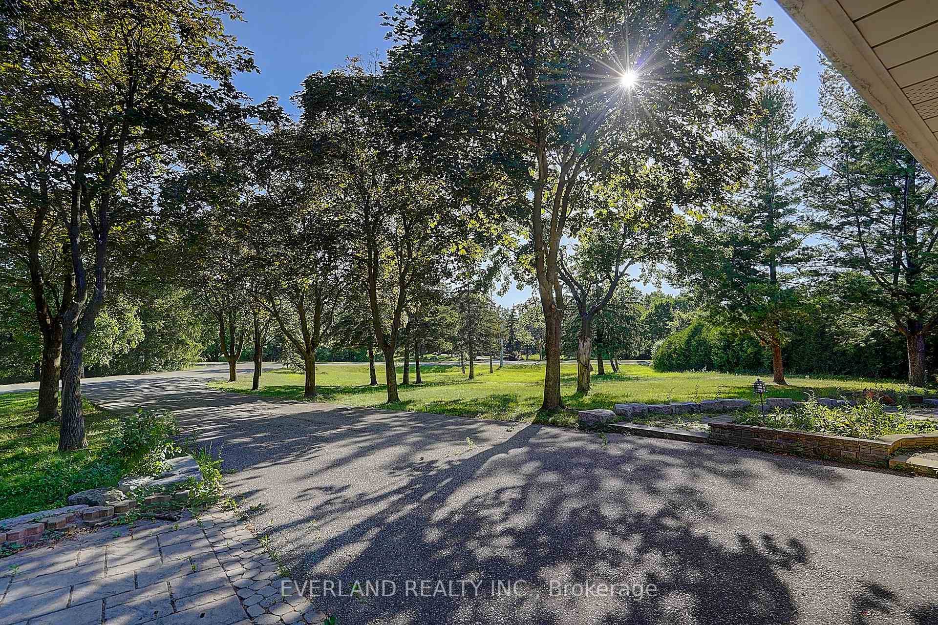 Exceptional Opportunity in Prime Richmond Hill !