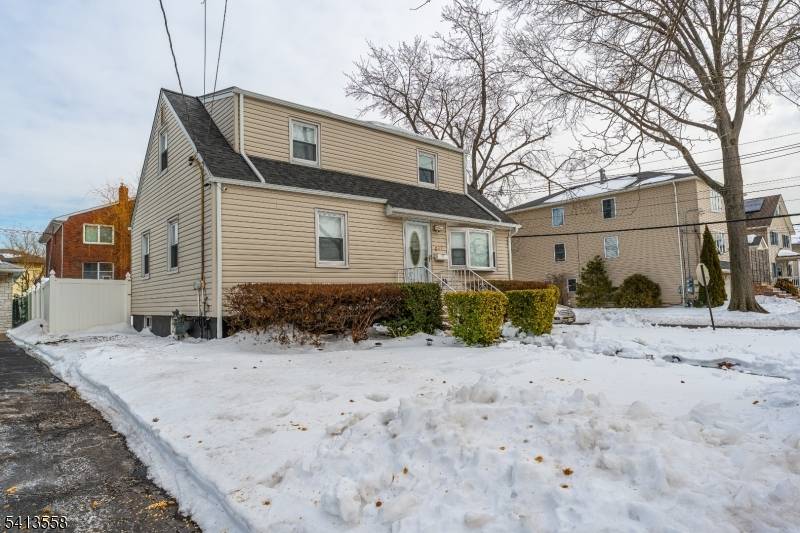 Stunning 4 bedroom, 2 bathroom single family home located in one of Linden ?